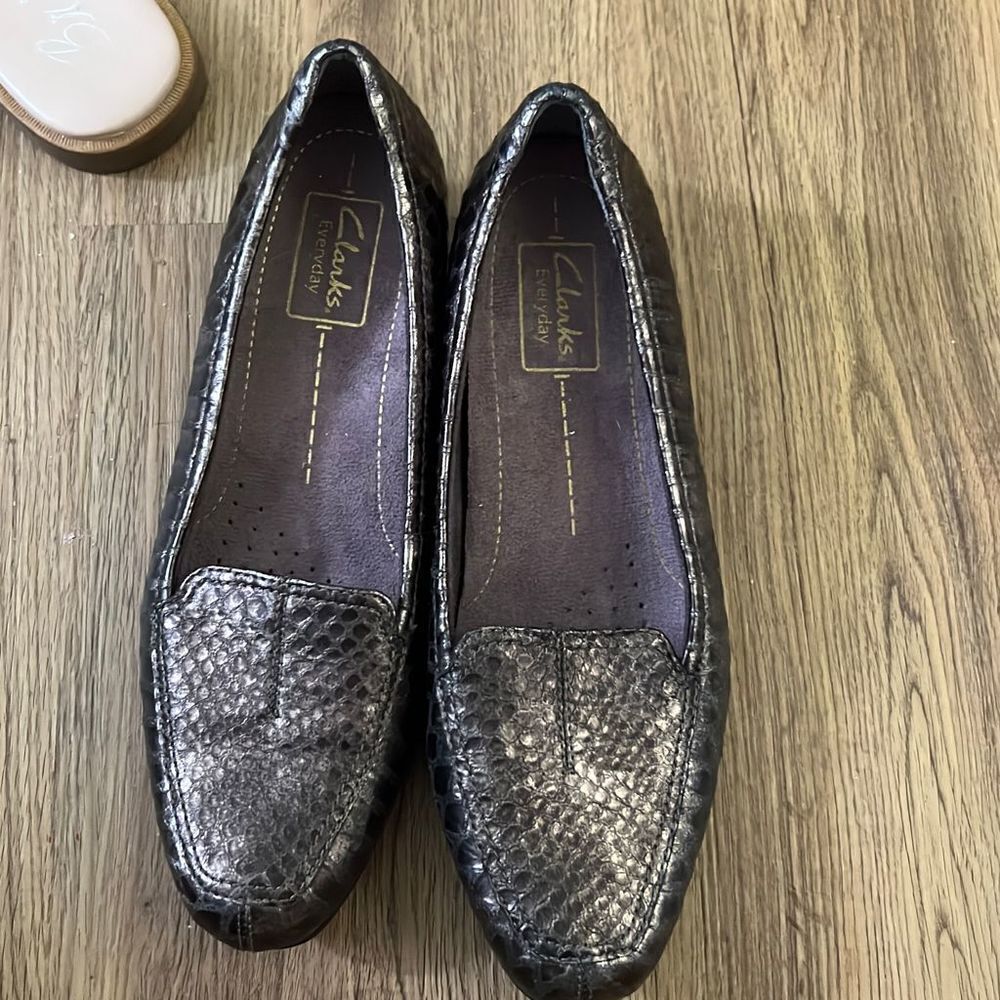 Clark’s everyday flat loafers alligator skin brown